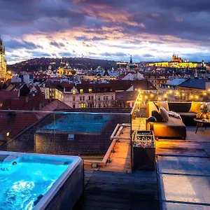 Billionaires Boutique & Premium Suites, Old Town Apartment