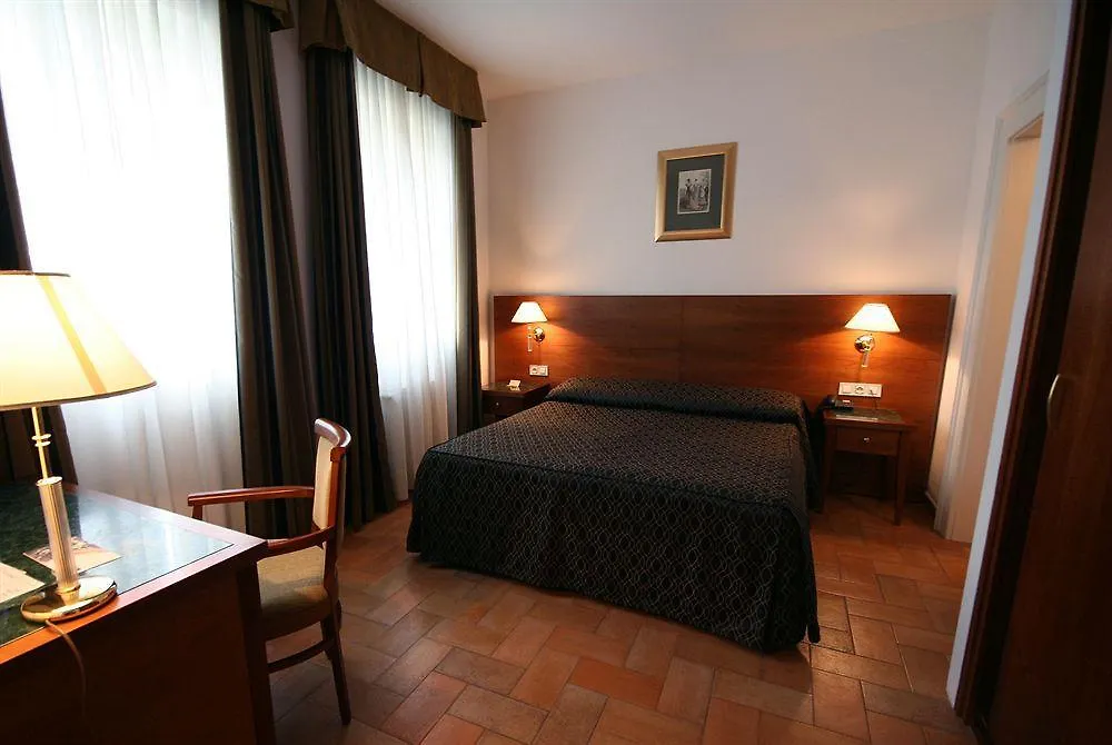 Hotel Galileo Prag 4*,