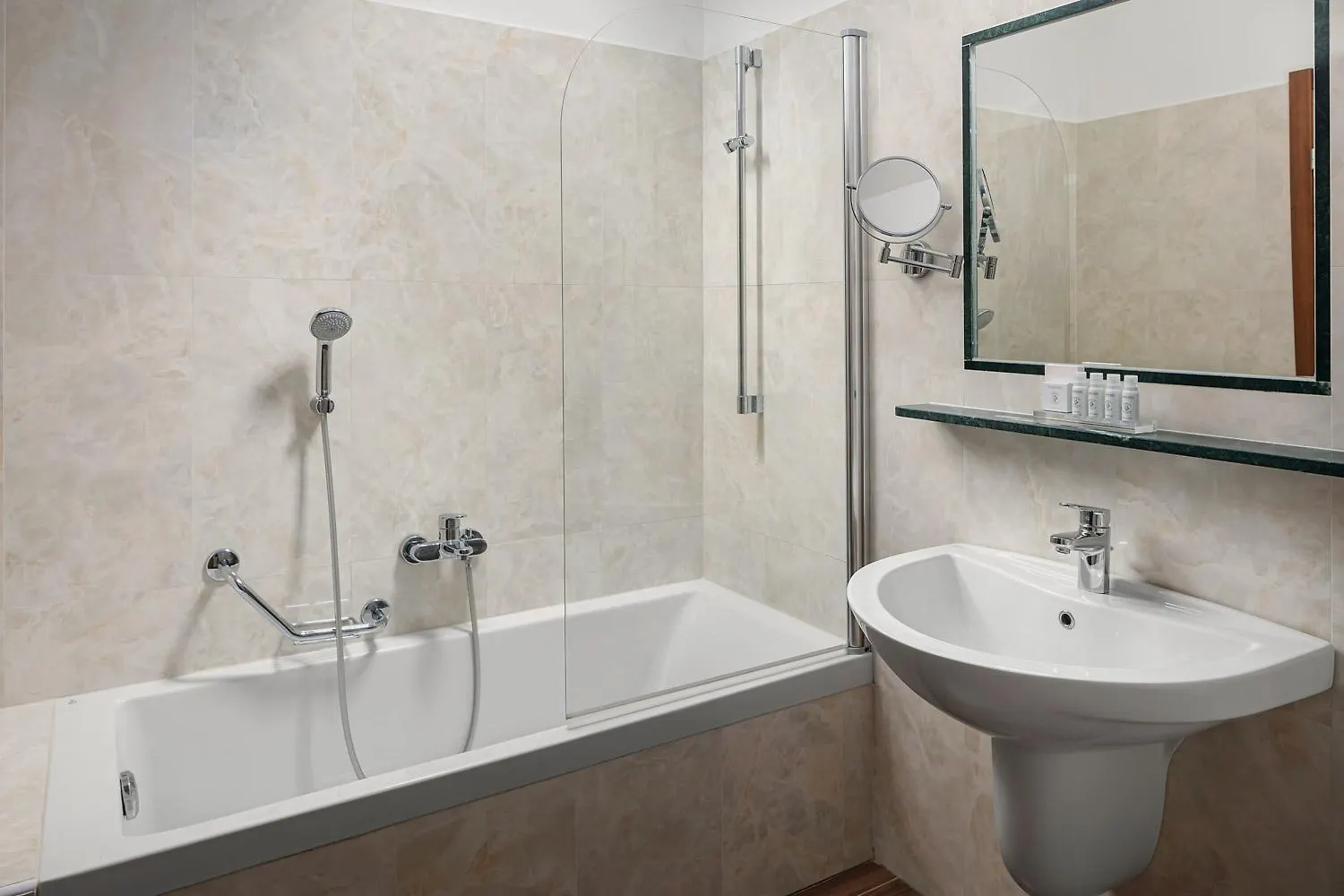 Hotel Galileo Prag 4*,